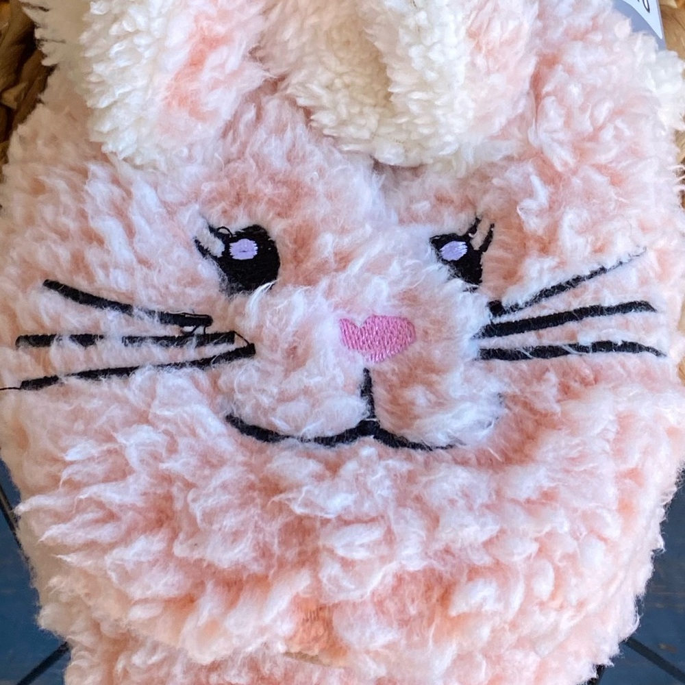 NWT Cozy Pink Bunny Slippers Size 9-10 Bunny Face.